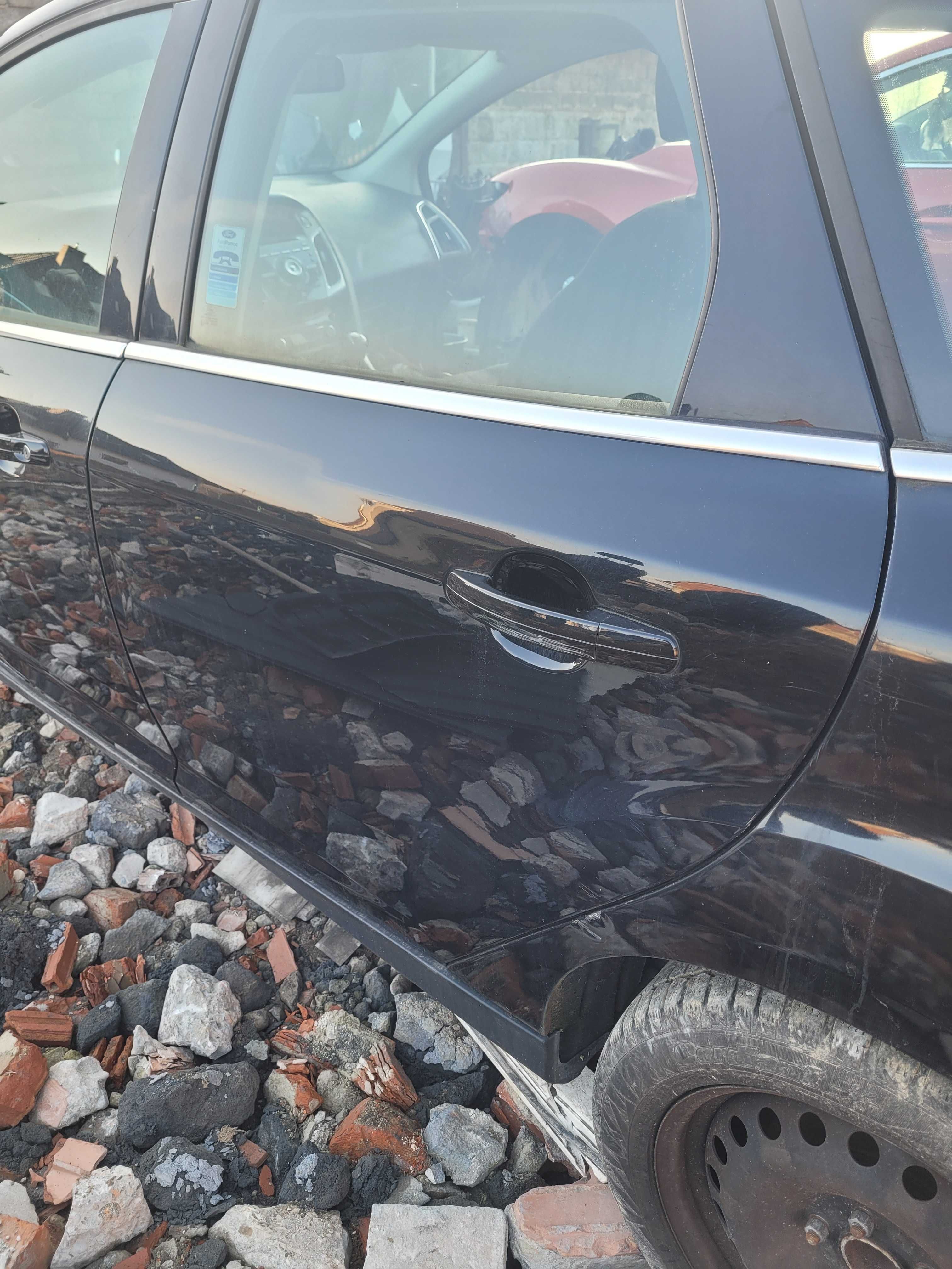 Ford Focus Mk3 10- Drzwi lewe tylne lewy tył KOMBI lakier FB