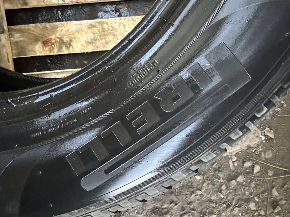 Шини зима джип 255/60 R18 Pirelli , резина гума колеса