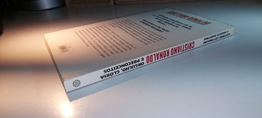 Cristiano Ronaldo - Antoine Grynbaum, Marco Martins (2014)