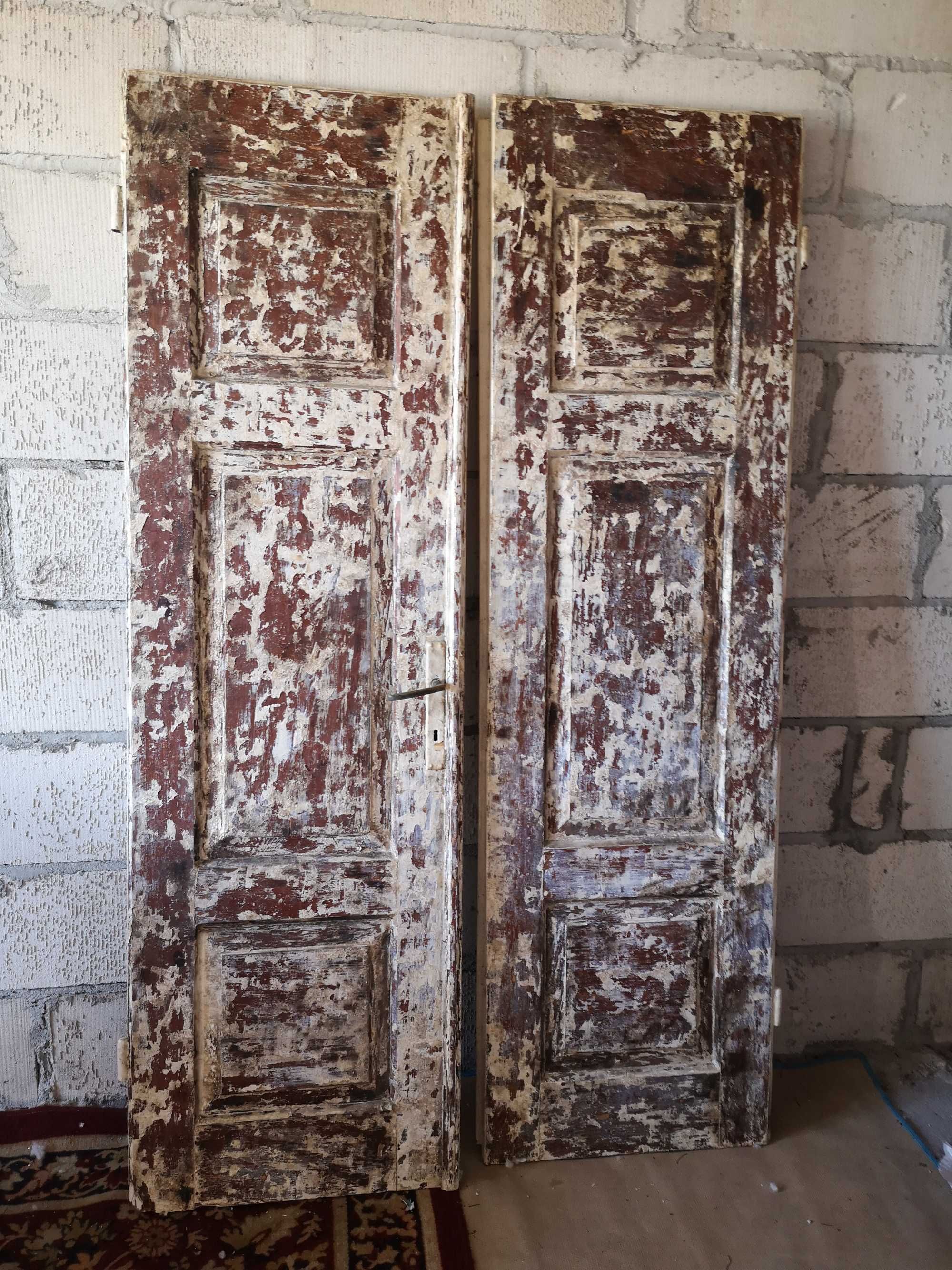 Stare podwójne drzwi do sesji foto