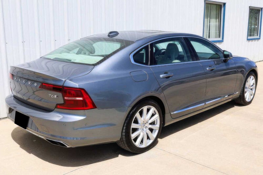 Volvo S90      2018
