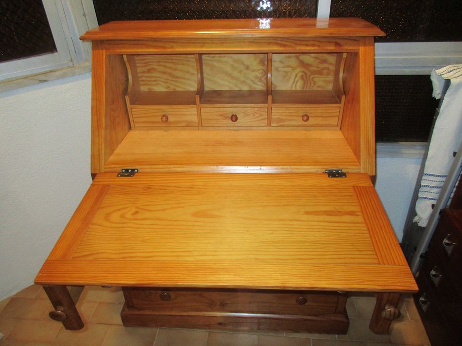 Escrivaninha em Madeira – Secretária com Gavetas | Estilo Clássico