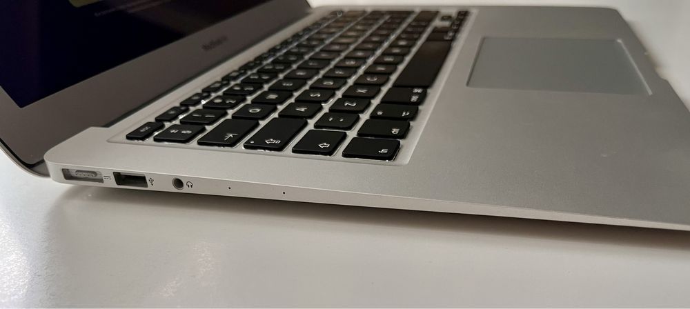 Apple MacBook Air 13-calowy 8GB/128GB