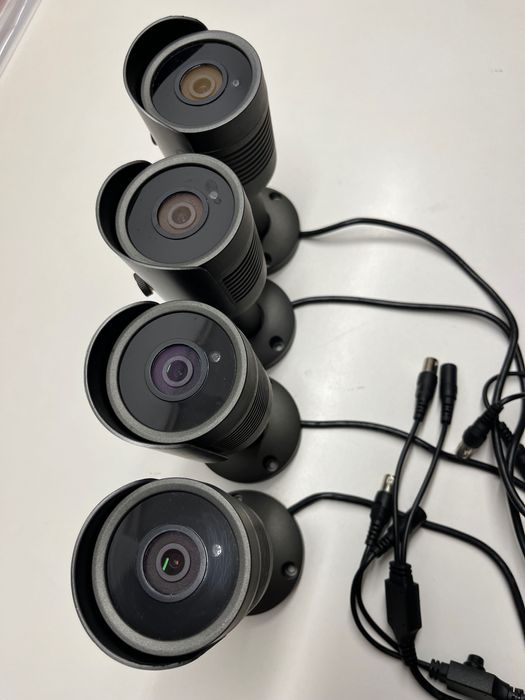 Zestaw 4 kamer plus rejestrator