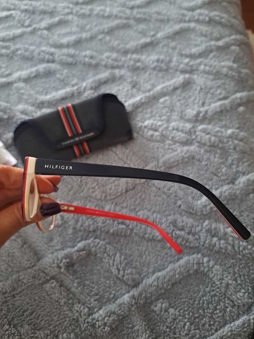 Óculos Tommy Hilfiger/Conjunto Just Cavalli/Pulseira Alex and Ani