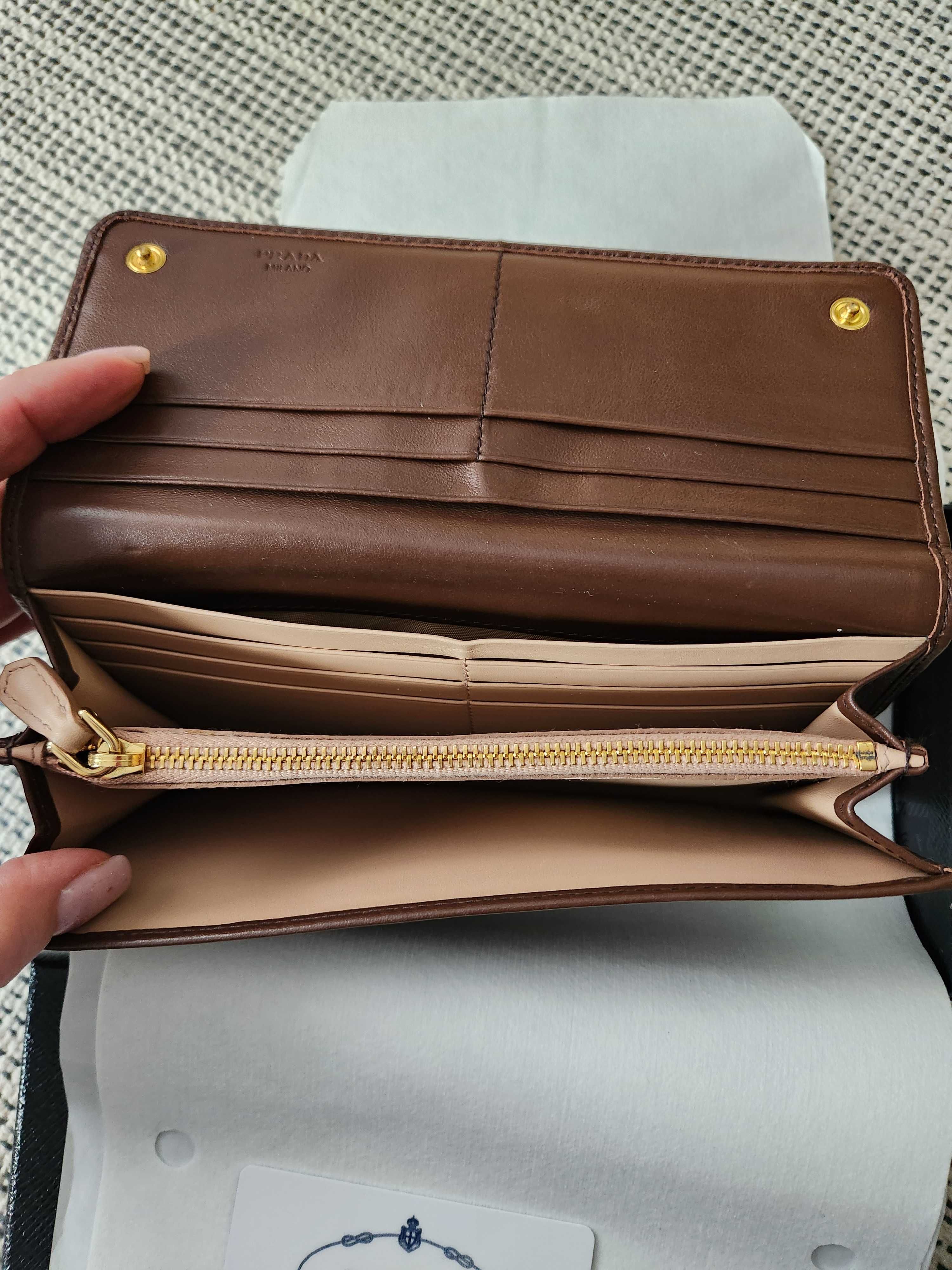 Prada Wallet - brazowy portfel