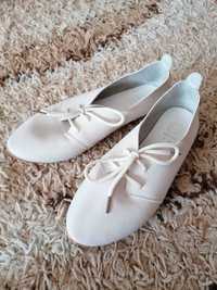 Белые туфли босоножки 38