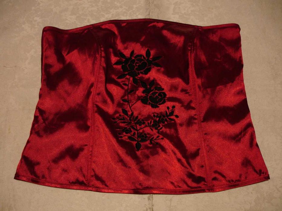 ПЕНЬЮАР червоний мереживний бренду La SENZA. Розмір 14 C/D.