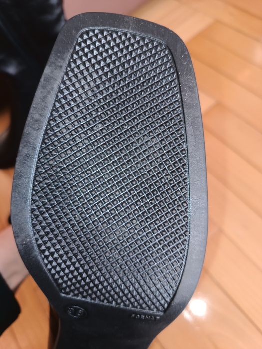 Nowe skórzane kozaki 38