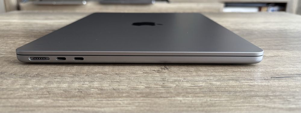 Макбук Apple MacBook Air 13" М2 8/256 2023 Space Gray