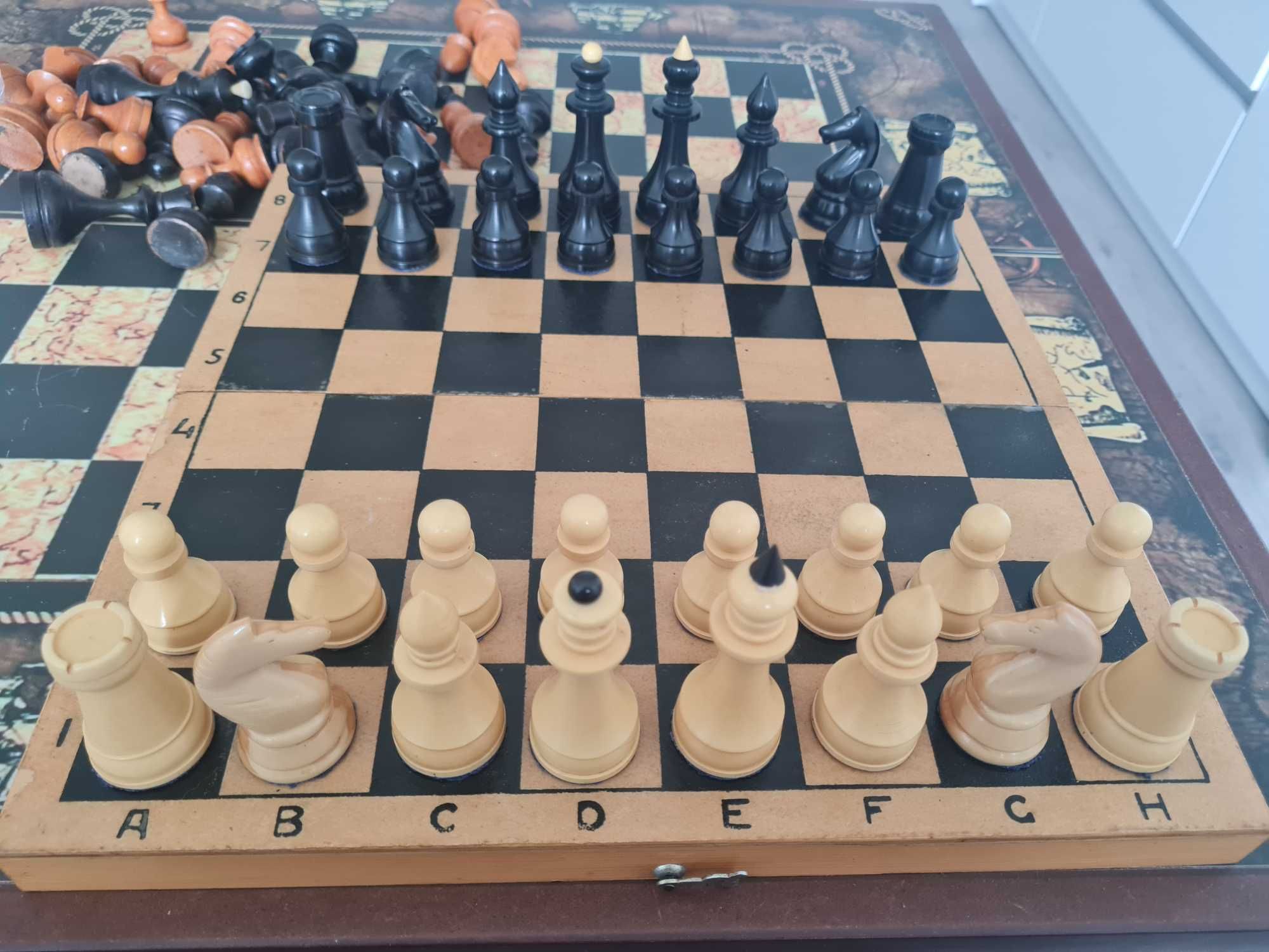 Красивые бакелитовые шахматы