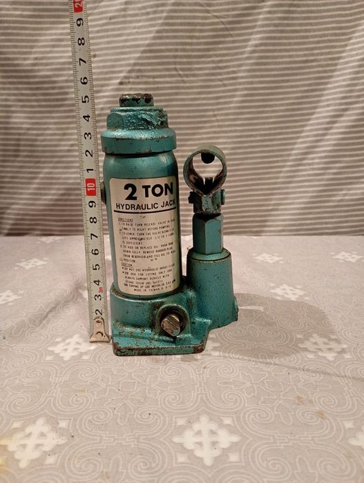 Lewarek podnośnik hydrauliczny