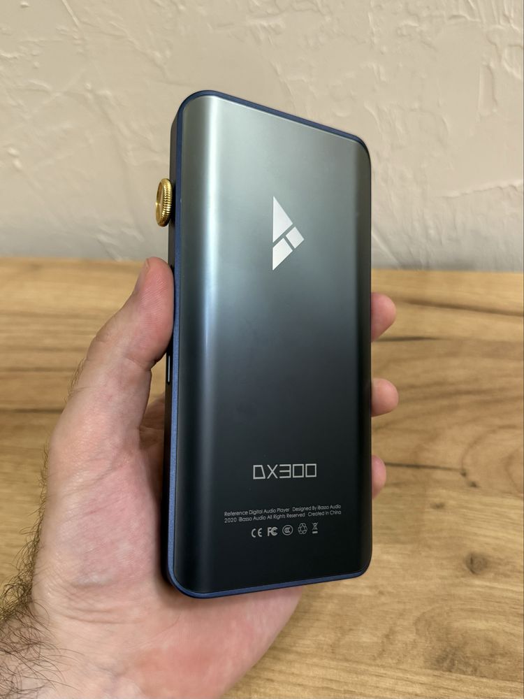 iBasso DX300 зі стоковим підсилювачем та шкіряним чохлом