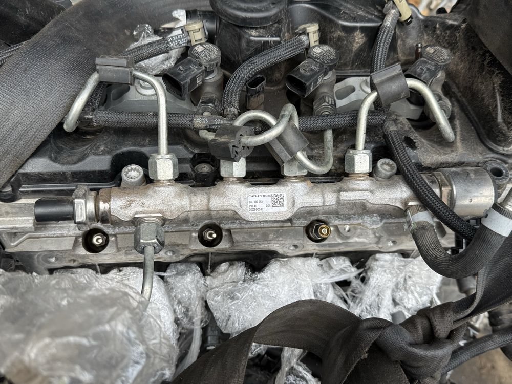 Паливна рампа з датчиком vw T6.1 2.0 diesel 04l130093
