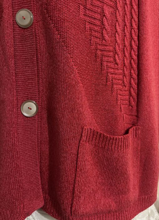 Вовняна жилетка на гудзиках