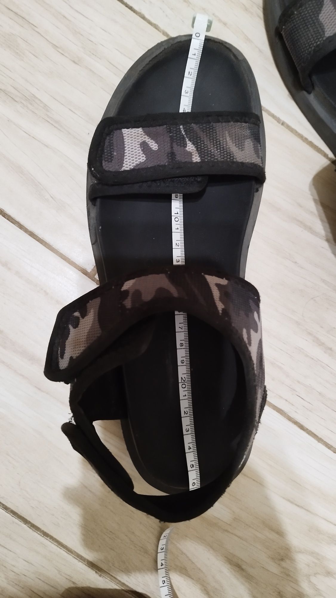 Босоніжки 26 см. 150 грн.