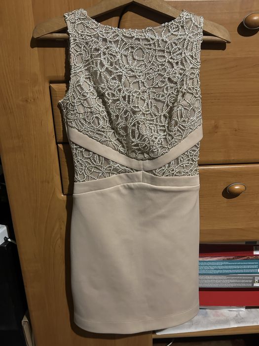 Продам бежеве плаття