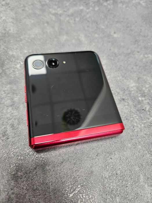 Piękna Motorola RAZ40 ultra