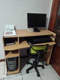 Secretária/Mesa para computador em madeira
