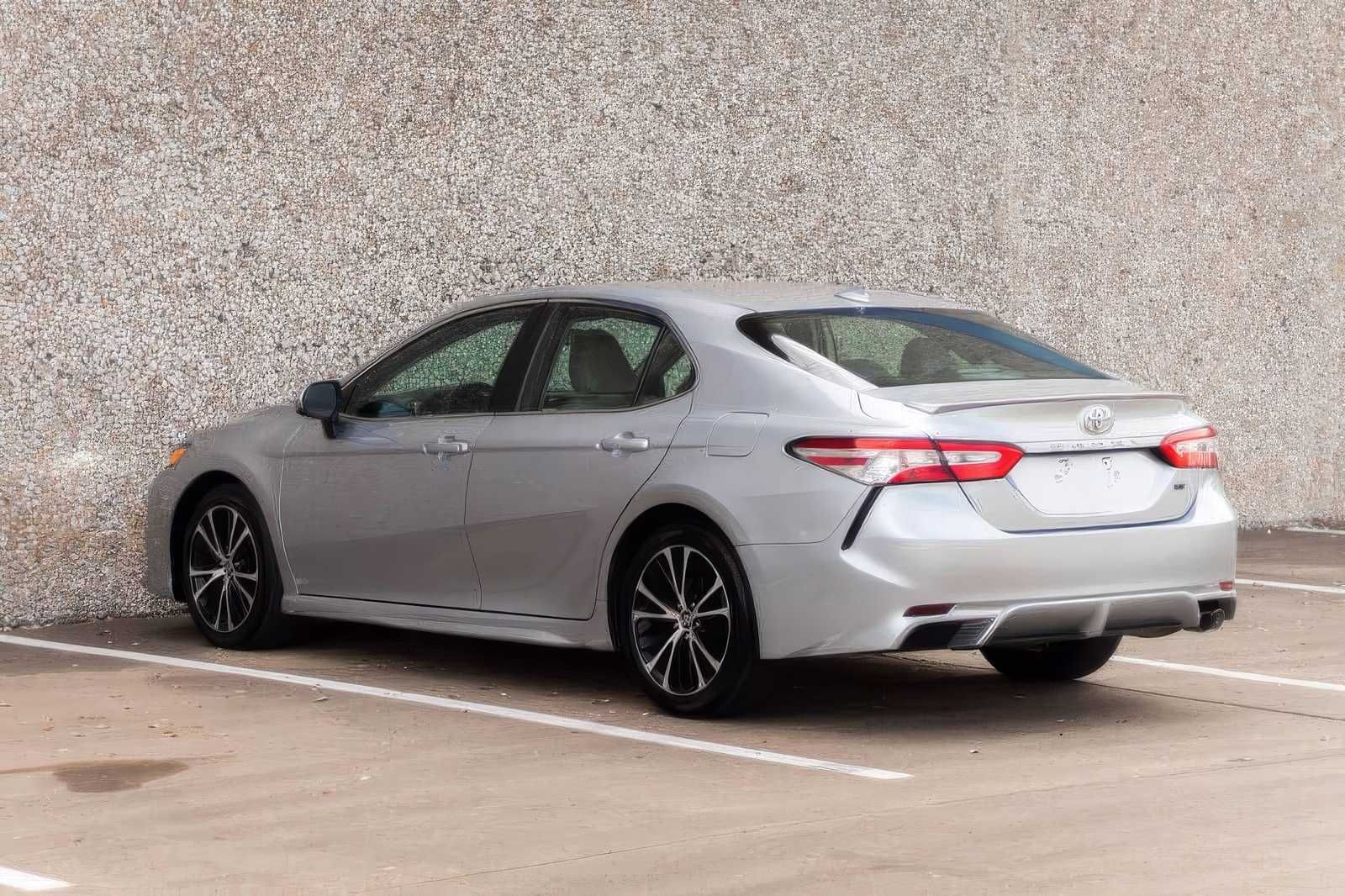 2020 Toyota Camry SE