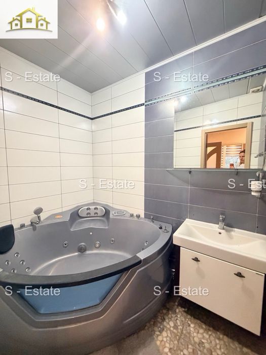 Продам квартиру в таунхаусі Французський бульвар, Захистників України