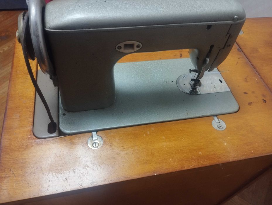 Старые швейные машинки продам самовывоз б/у