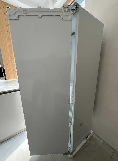 Lodówka AEG SKE818E1DC