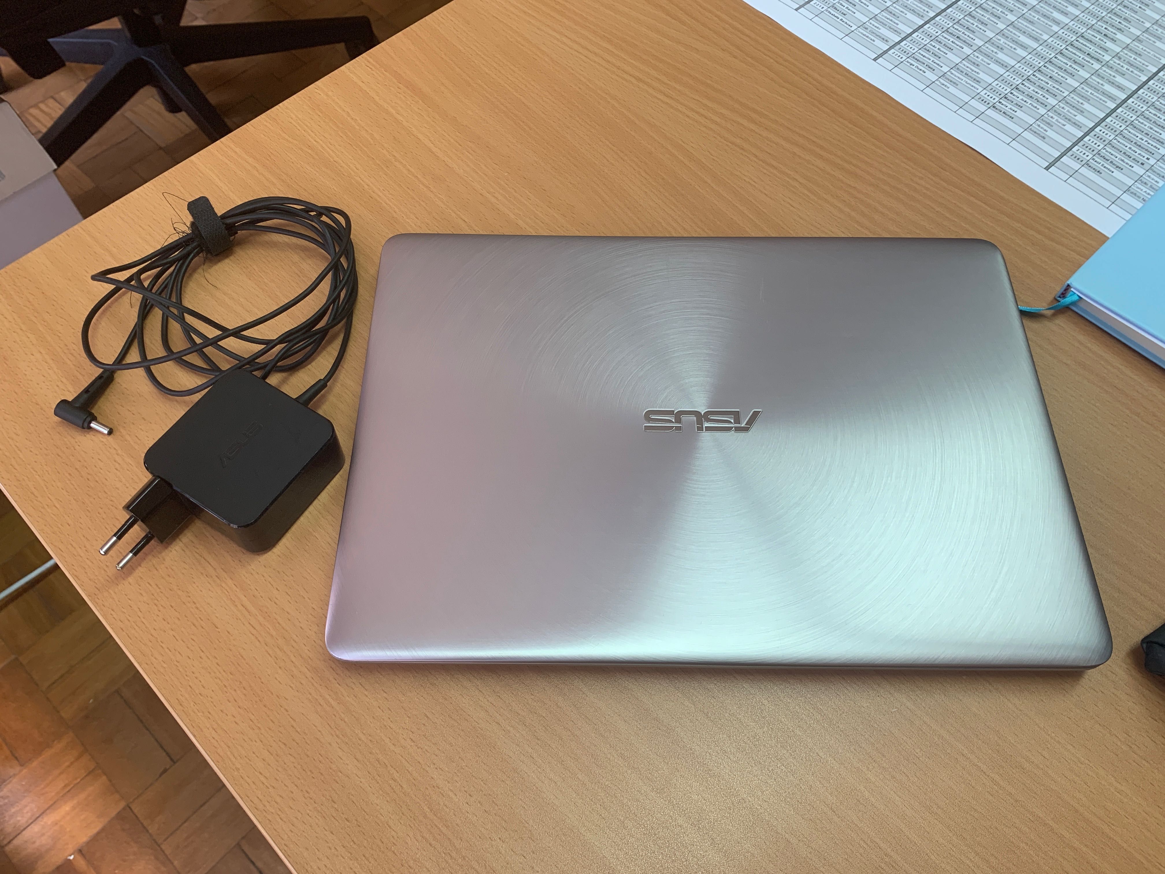 Vendo Portátil Asus 14" i3 7100u 4GB RAM 120GB SSD Cinzento