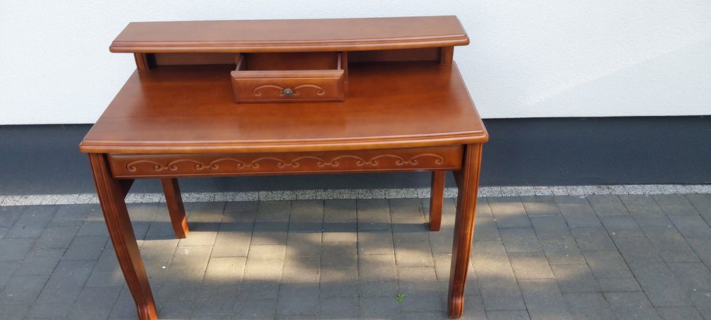 Zestaw mebli do sypialni i nowy materac