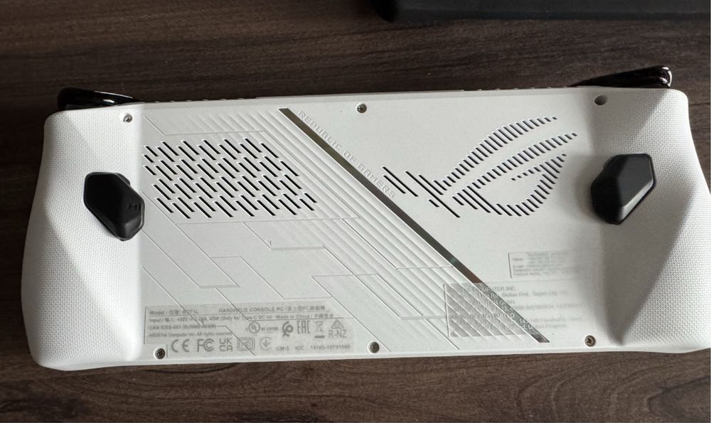 konsola przenosna Asus Rog Ally
