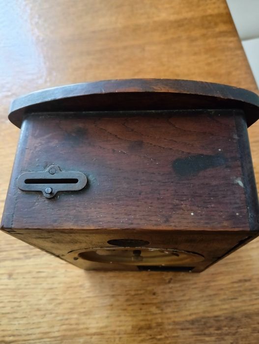 Stara skarbonka budzik