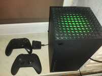 Xbox series X z dwoma padami i jedna grą