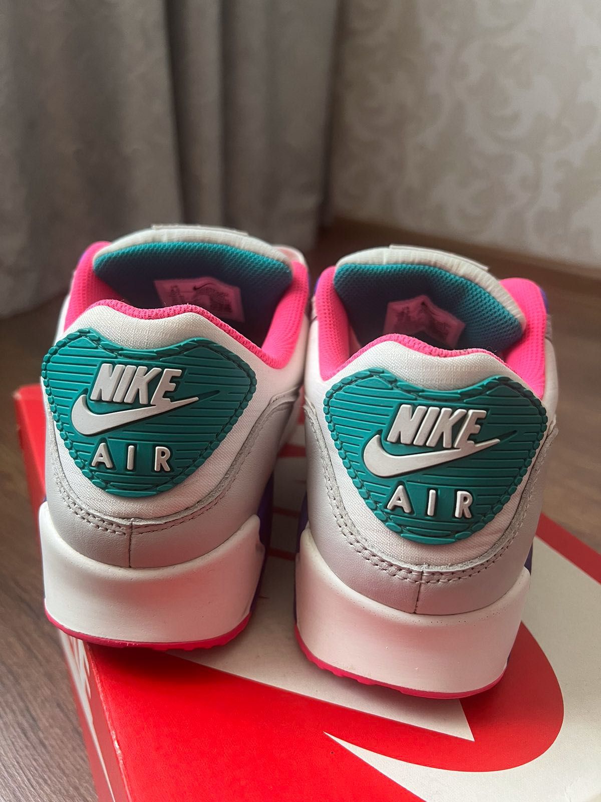 Продам оригінальні  жіночі кросівки Nike Air Max 90 - 40  розмір