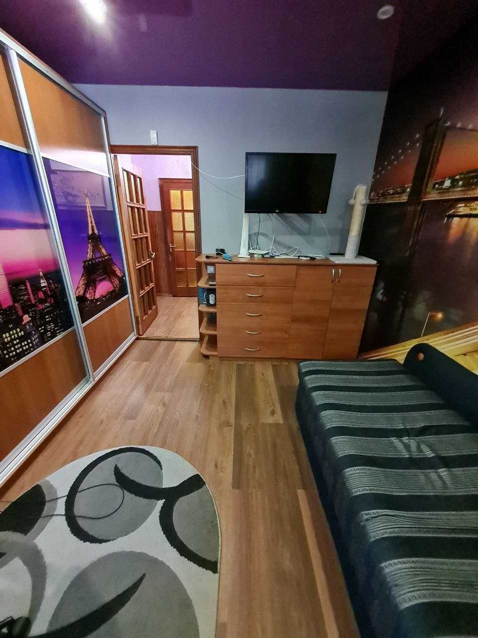 Продам 3 кімн. квартиру р-н кафе "Мерлін". Ремонт. 52000