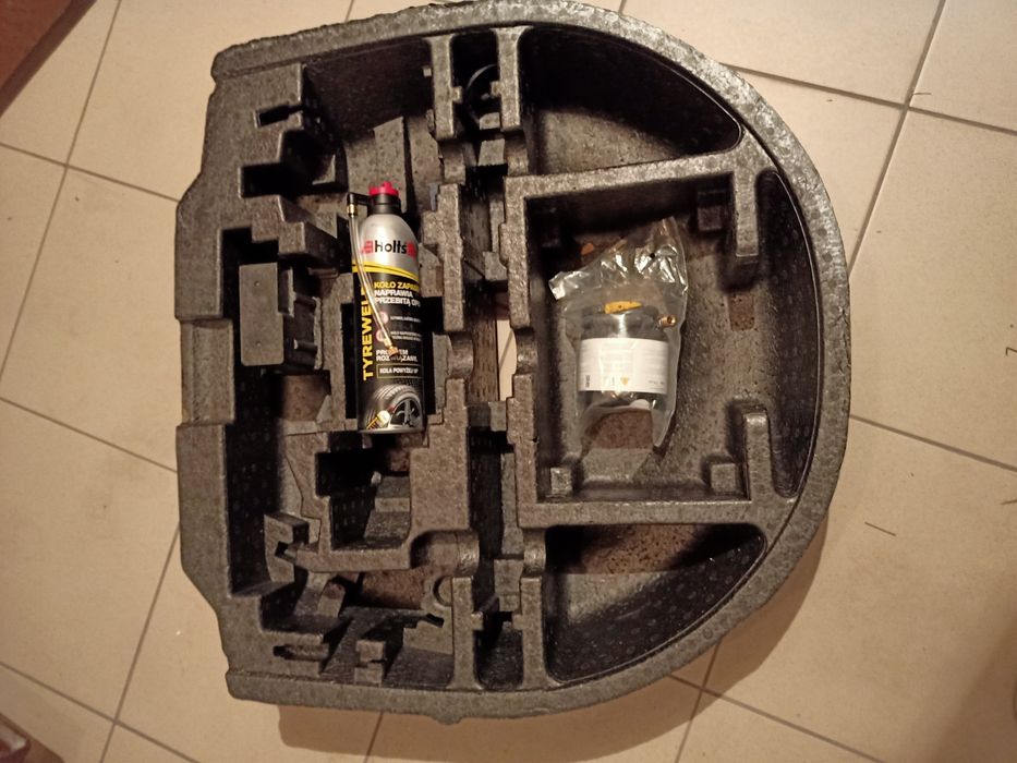 Mitsubishi Colt VI 2009 wkład koła zapasowego