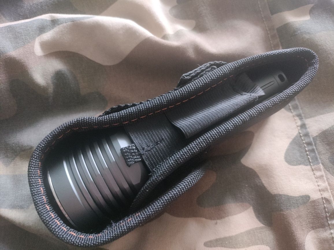 Latarka taktyczna Convoy M21C 8000LM LHP 73B zestaw z ogniwem i etui