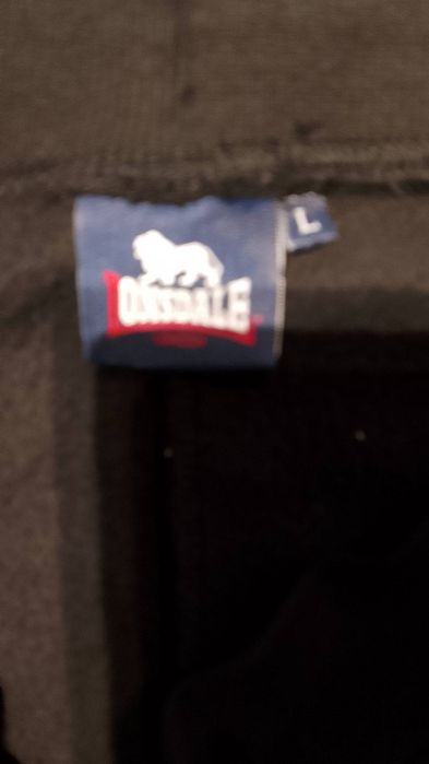 Czarne spodnie dresowe Lonsdale rozmiar 40