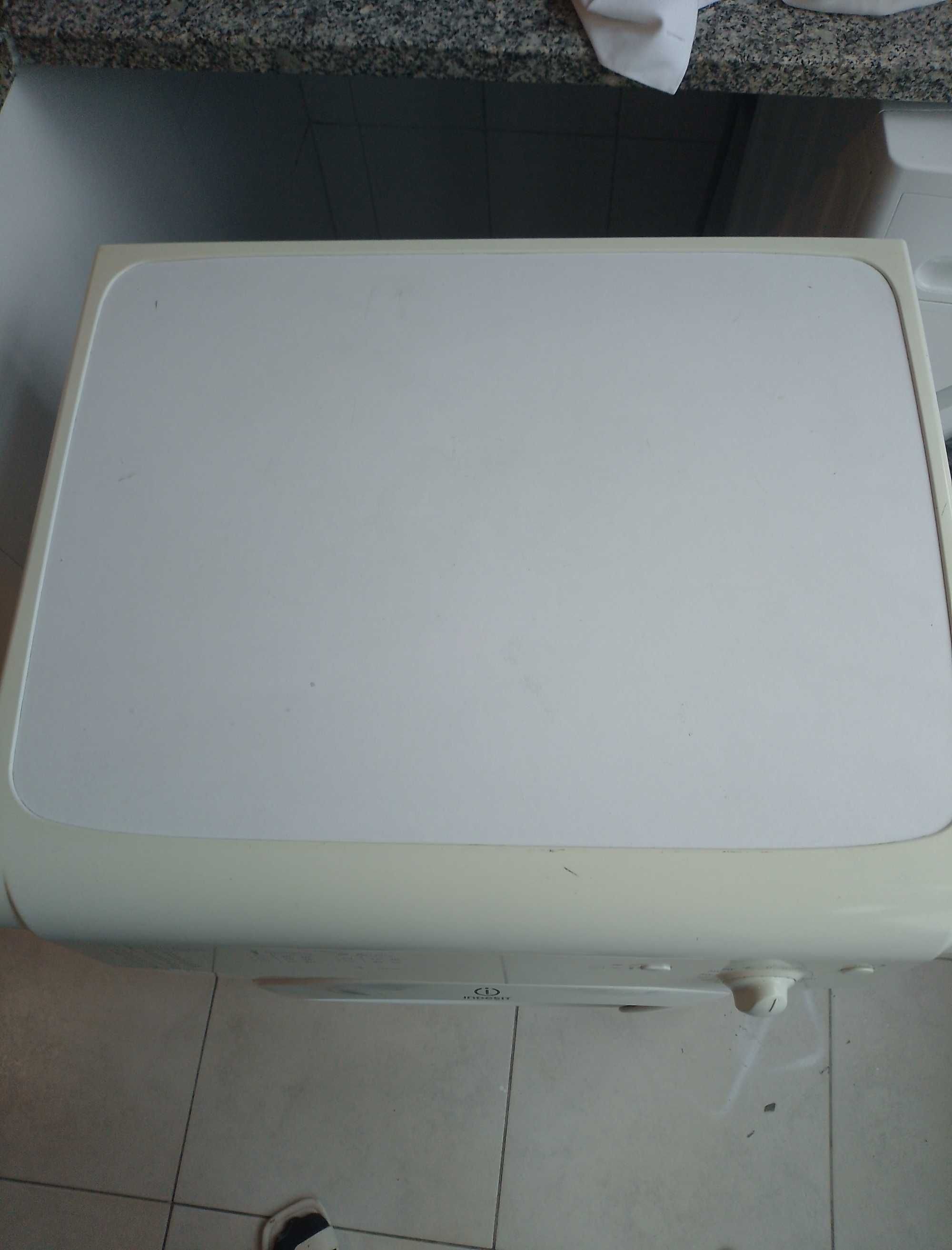 Máquina de secar roupas
