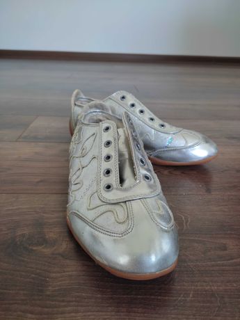 Кросівки в срібному кольорі