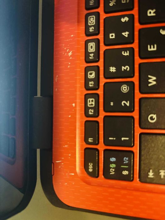 Laptop HP ProBook x360 z ekranem dotykowym.