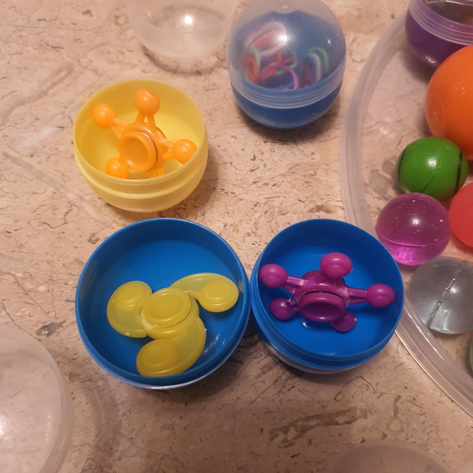 Zestaw gumki loom bands, spinnery, piłeczki