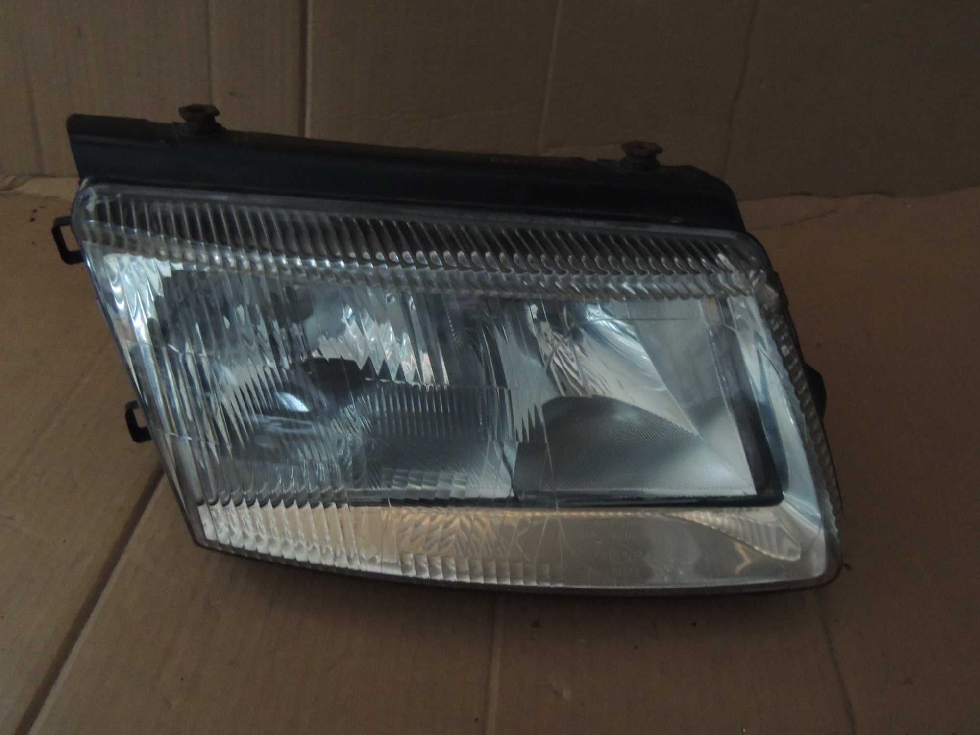 Lampa przednia prawa europejska Volkswagen Passat B5 95,96,97,98,99,00