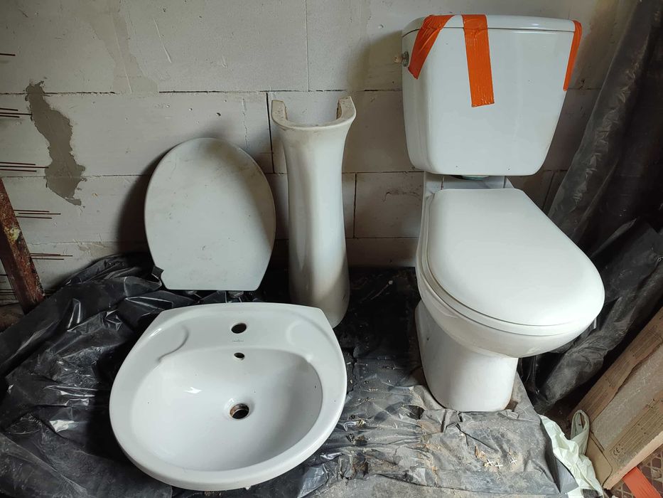 Zestaw WC kompakt + umywalka z postumentem Cersanit – dobry stan