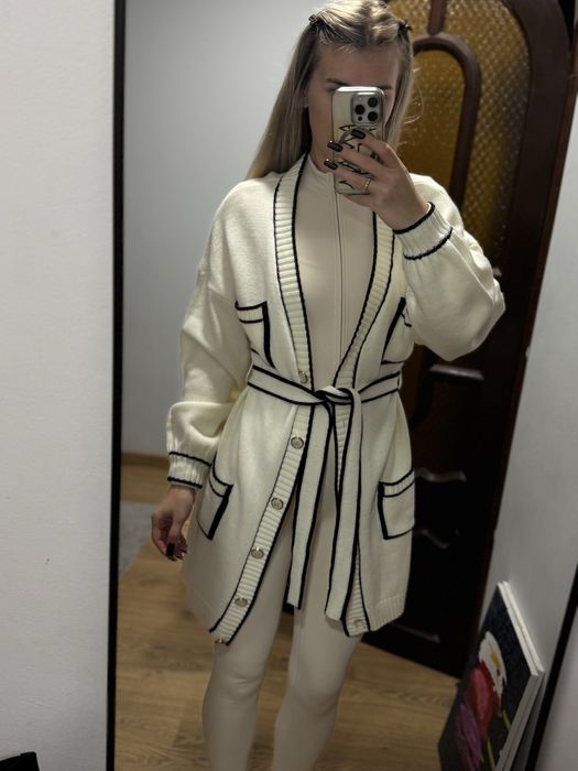 Кардіган вязаний  бежевого кольору