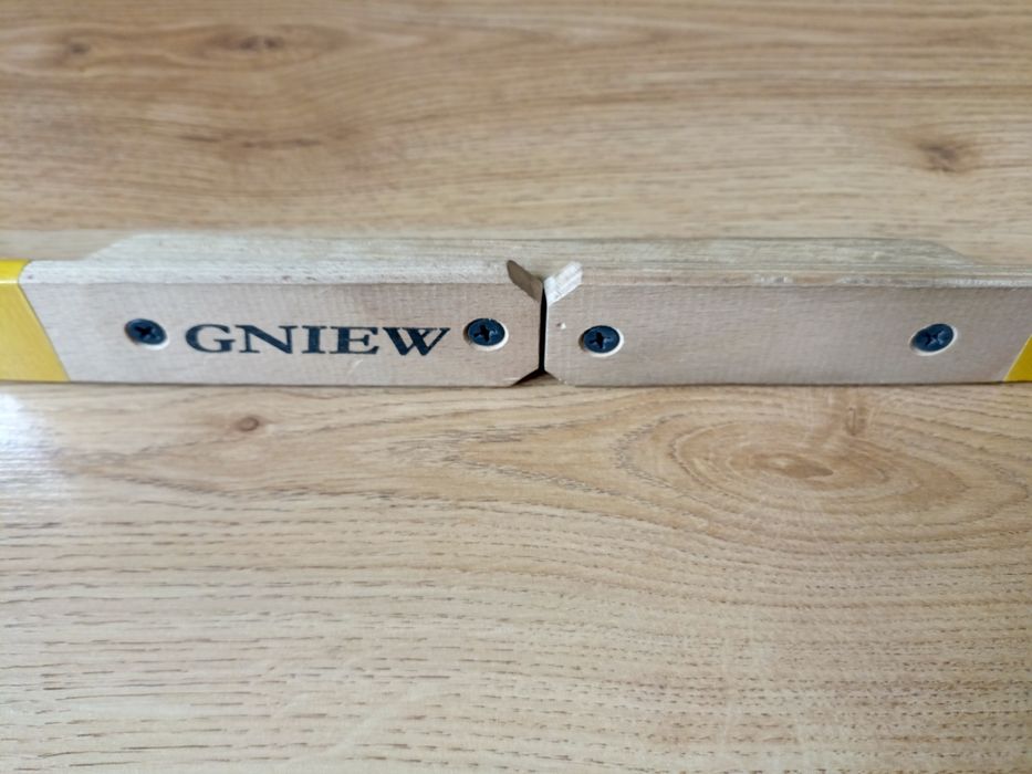 Zabawkowy łuk drewniany i 3 strzały