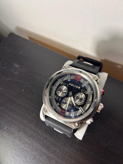 Relogio Police com muito estilo, original.