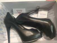 Szpilki czarne Guess 37