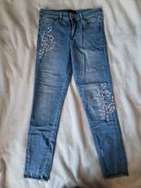 spodnie jeansy w kwiatki F&F