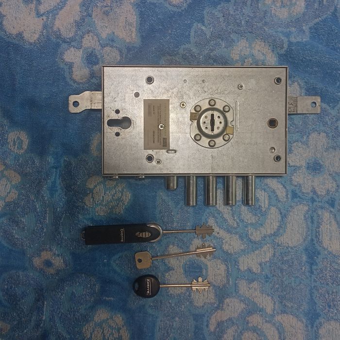 Продам італійський замок Dierre