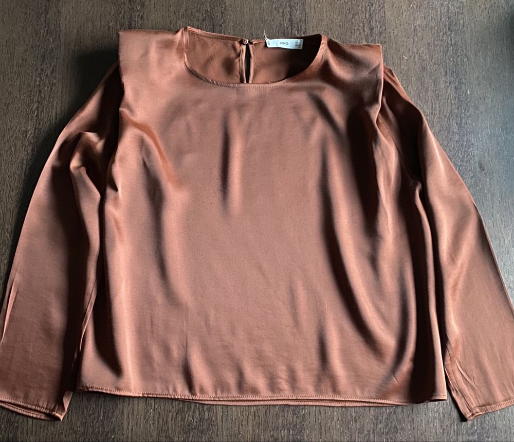 Blusa Acetinada com Ombreiras - Mango